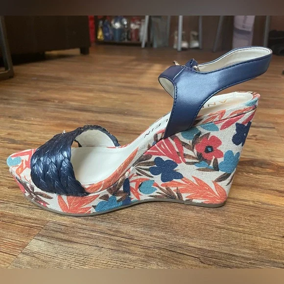 Anne Klein Lina Wedge Sandal - Picture 6 of 8